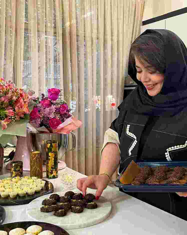 درآمد شیرینی‌پزی در خانه چقدر است؟ | راهنمای کامل شروع یک کسب‌وکار شیرین و پردرآمد